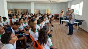 A visita de um herói à escola