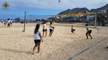 Alunos da Escola Portuguesa celebram fim das atividades letivas com torneio de Tribol na Praia da Laginha