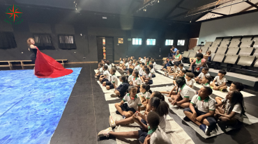 «Um Ponto que Dança» encanta alunos da EPCV-CELP com o apoio da Embaixada de Portugal