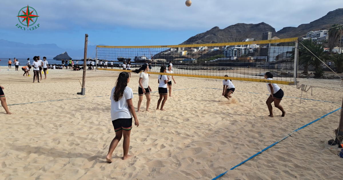 Alunos da Escola Portuguesa celebram fim das atividades letivas com torneio de Tribol na Praia da Laginha