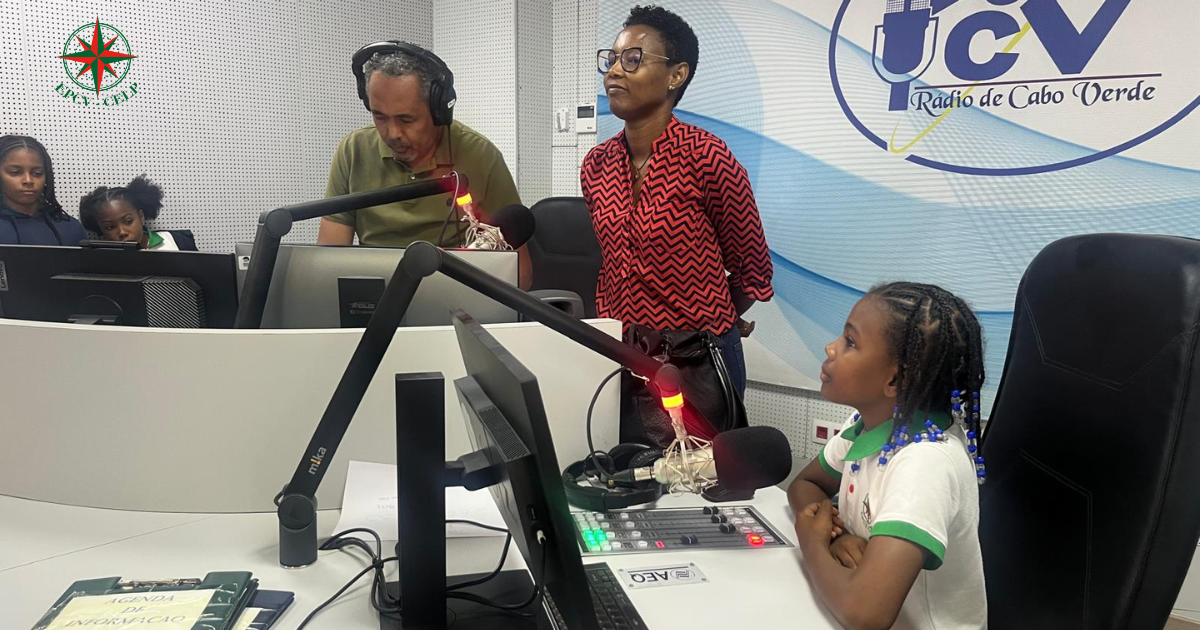 3.º A em visita de estudo à RTC - Rádio de Cabo Verde